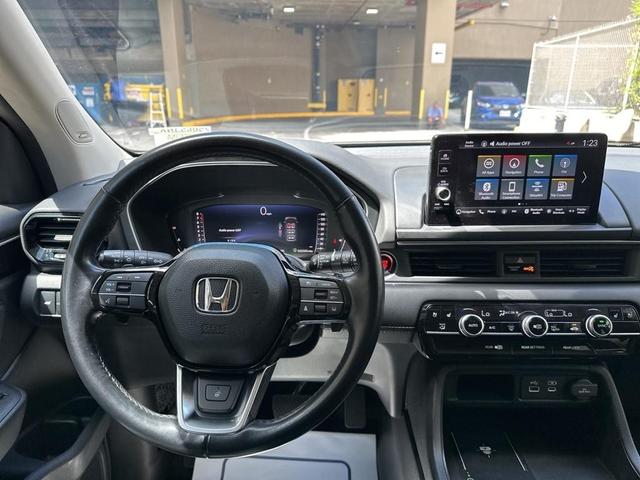 Photo of 2023 Platinum White Pearl Honda Pilot