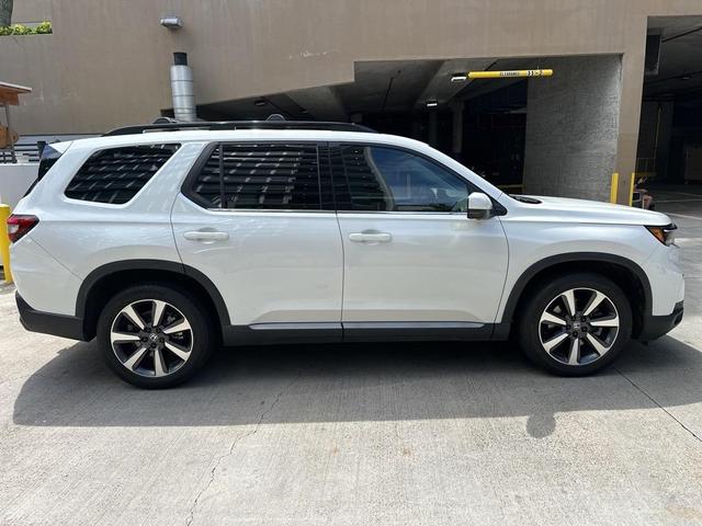 Photo of 2023 Platinum White Pearl Honda Pilot