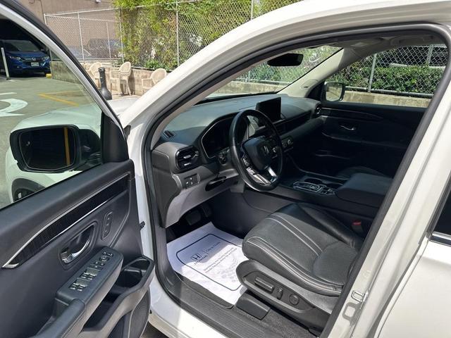 Photo of 2023 Platinum White Pearl Honda Pilot