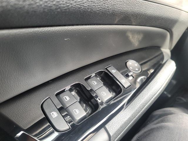 Photo of 2023 Sapphire Blue Kia Sportage