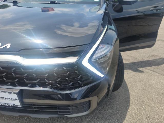 Photo of 2023 Ebony Black Kia Sportage