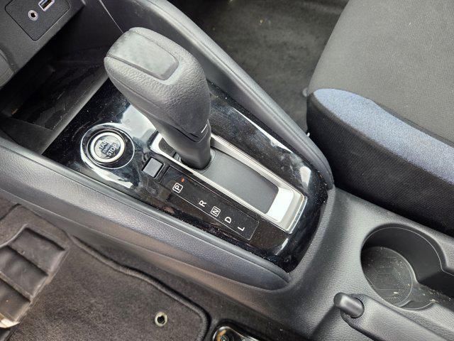 Photo of 2025 Aspen White Pearl Nissan Versa