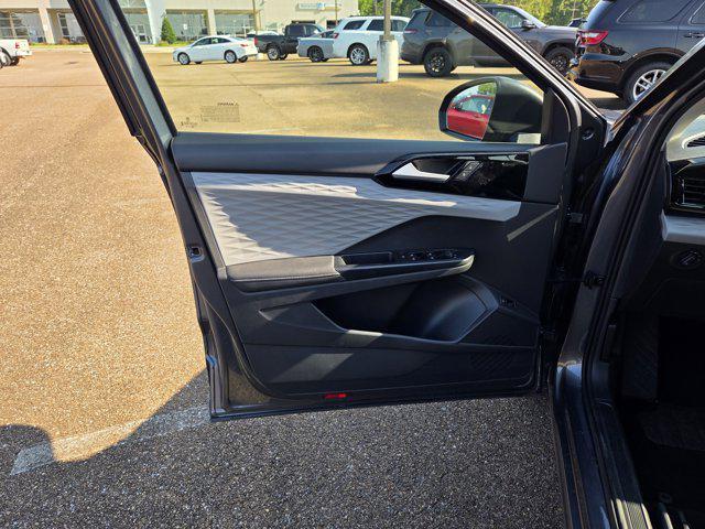 Photo of 2024 Platinum Gray Metallic Volkswagen Taos