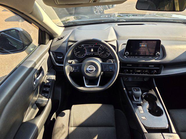 Photo of 2024 Super Black Nissan Rogue