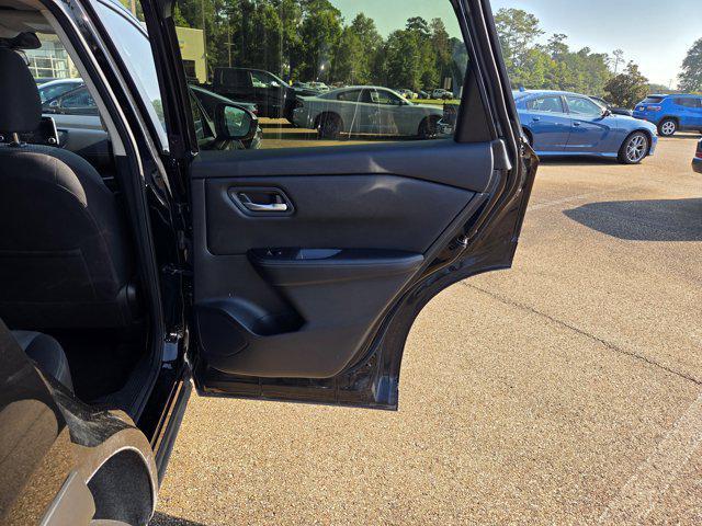 Photo of 2024 Super Black Nissan Rogue