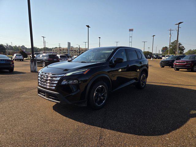 Photo of 2024 Super Black Nissan Rogue