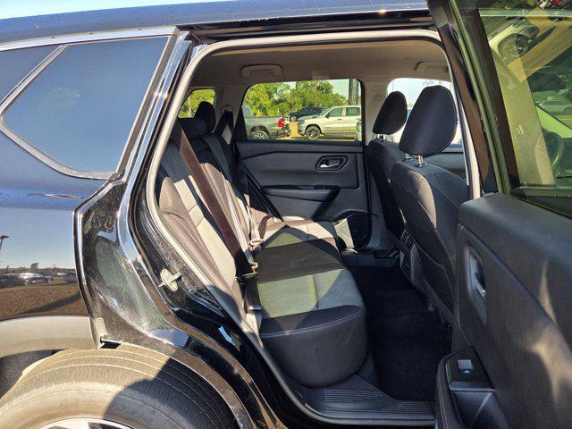 Photo of 2024 Super Black Nissan Rogue