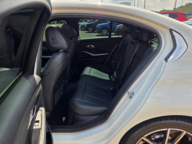 Photo of 2019 Alpine White BMW 330
