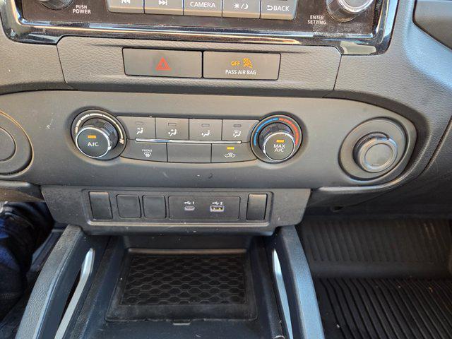 Photo of 2022 Glacier White Nissan Frontier