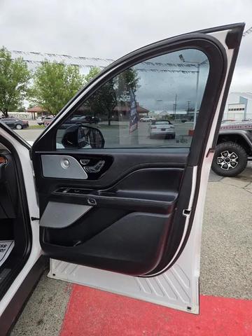 Photo of 2020 PRISTINE WHITE MET TRI-COAT Lincoln Aviator