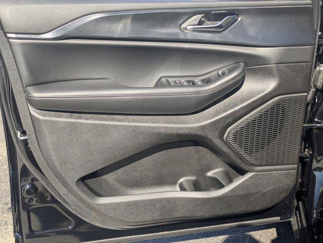 Photo of 2025 Diamond Black Crystal Pearlcoat Jeep Grand Cherokee