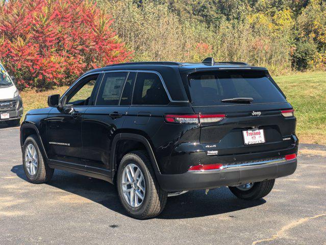 Photo of 2025 Diamond Black Crystal Pearlcoat Jeep Grand Cherokee