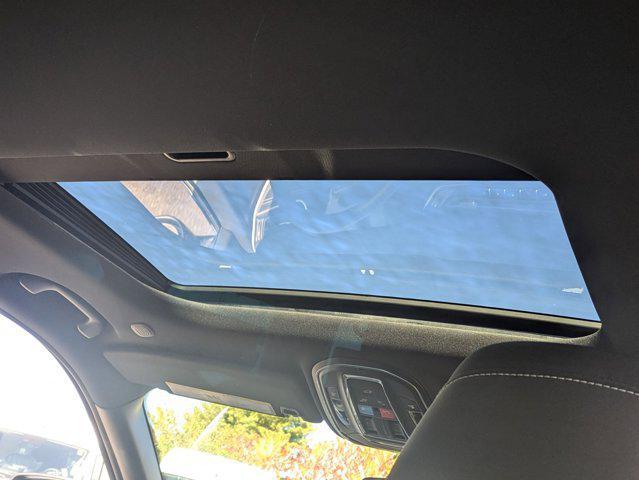 Photo of 2025 Diamond Black Crystal Pearlcoat Jeep Grand Cherokee