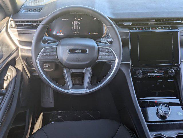 Photo of 2025 Diamond Black Crystal Pearlcoat Jeep Grand Cherokee