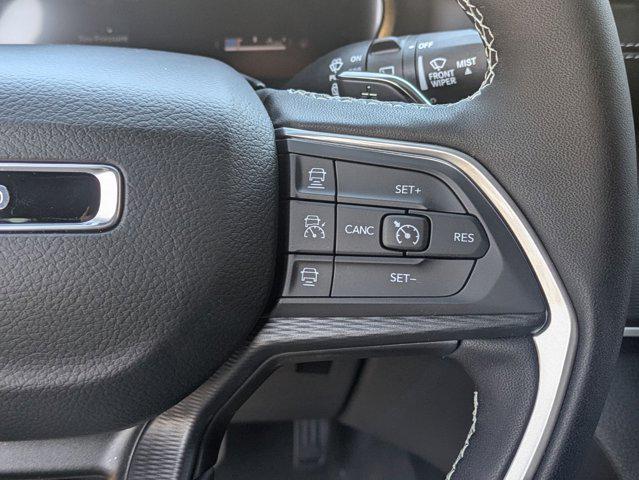 Photo of 2025 Diamond Black Crystal Pearlcoat Jeep Grand Cherokee