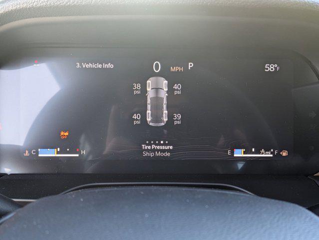 Photo of 2025 Diamond Black Crystal Pearlcoat Jeep Grand Cherokee