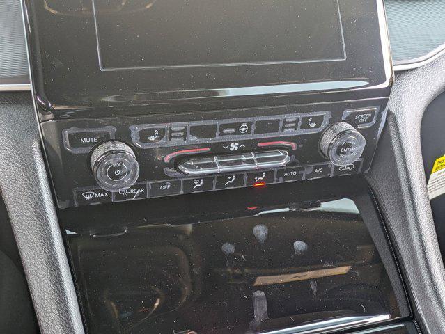 Photo of 2025 Diamond Black Crystal Pearlcoat Jeep Grand Cherokee