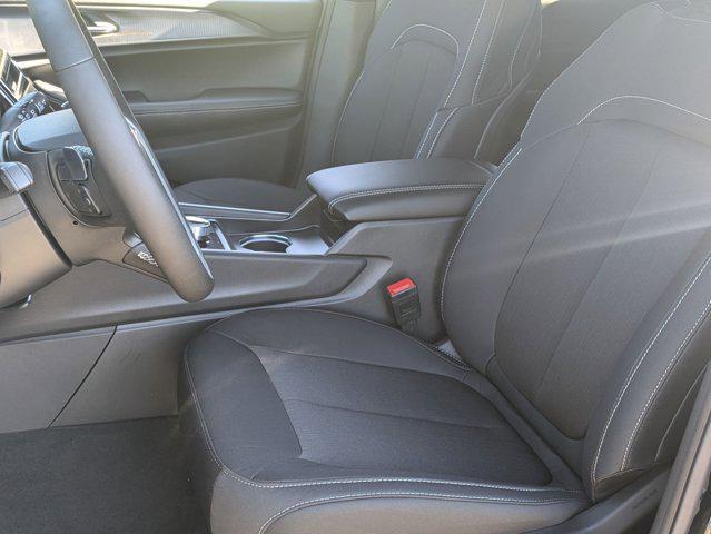 Photo of 2025 Diamond Black Crystal Pearlcoat Jeep Grand Cherokee