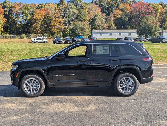 Photo of 2025 Diamond Black Crystal Pearlcoat Jeep Grand Cherokee
