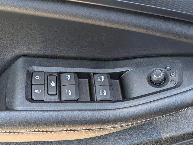 Photo of 2025 Diamond Black Crystal Pearlcoat Jeep Grand Cherokee