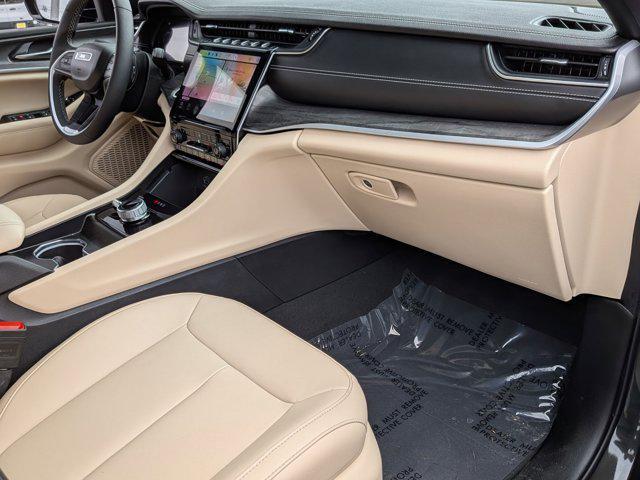 Photo of 2024 Rocky Mountain Pearlcoat Jeep Grand Cherokee