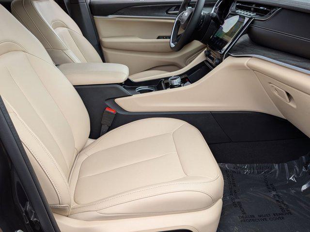 Photo of 2024 Rocky Mountain Pearlcoat Jeep Grand Cherokee