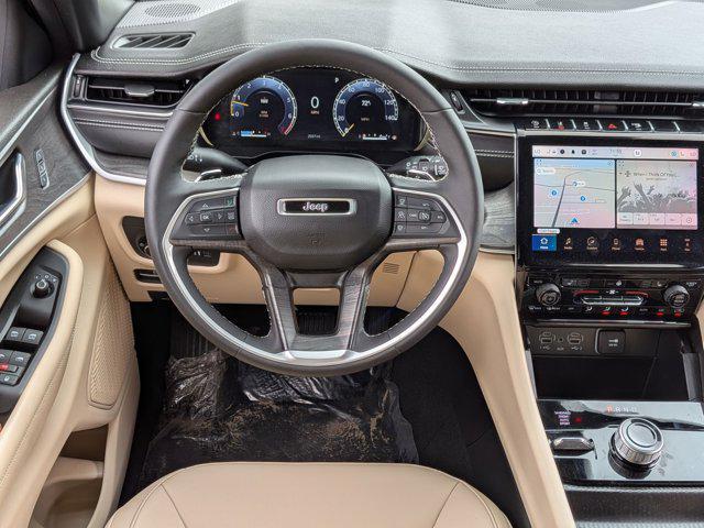 Photo of 2024 Rocky Mountain Pearlcoat Jeep Grand Cherokee