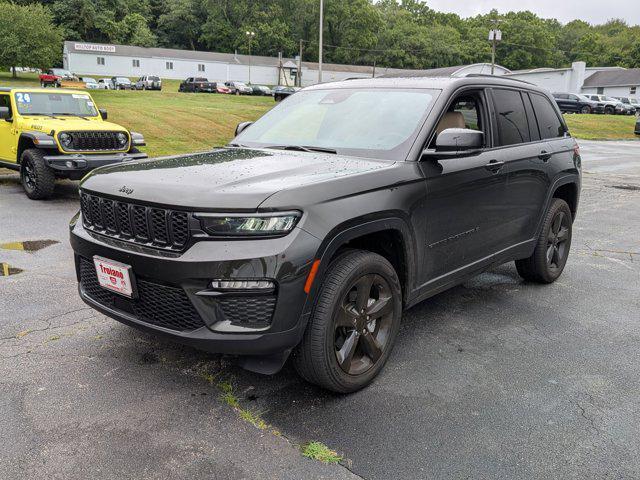 Photo of 2024 Rocky Mountain Pearlcoat Jeep Grand Cherokee