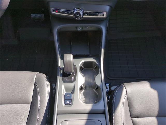 Photo of 2025 Gray Volvo XC40