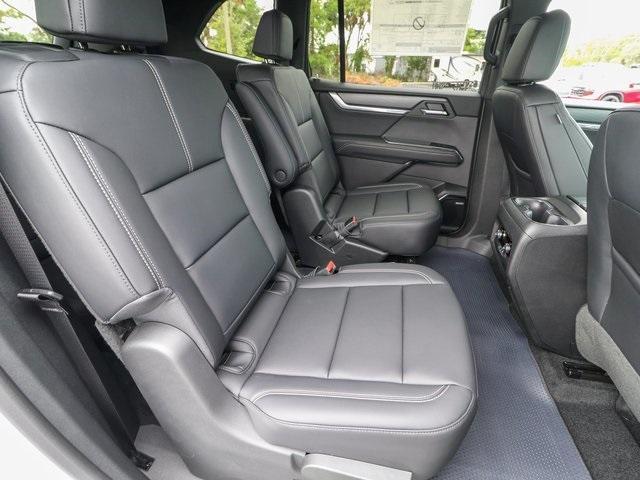 Photo of 2025 White Frost Tri-Coat GMC Acadia