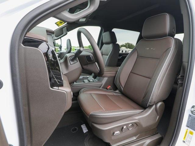 Photo of 2025 White Frost Tri-Coat GMC Sierra 2500