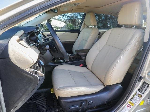 Photo of 2014 Gold Toyota Avalon