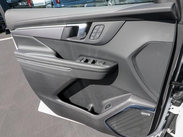 Photo of 2025 White Frost Tri-Coat Buick Enclave