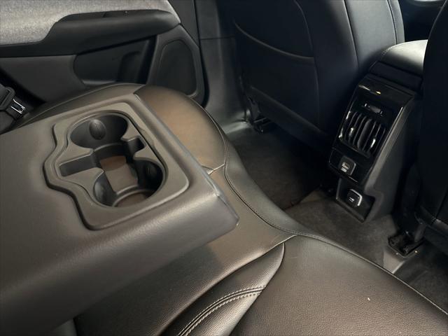 Photo of 2022 Diamond Black Crystal Pearlcoat Jeep Compass