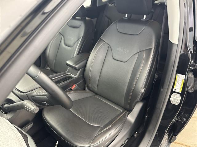 Photo of 2022 Diamond Black Crystal Pearlcoat Jeep Compass