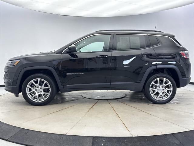 Photo of 2022 Diamond Black Crystal Pearlcoat Jeep Compass