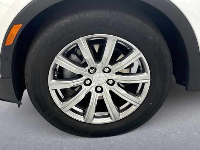Photo of 2022 Crystal White Tricoat Cadillac XT4