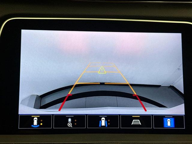 Photo of 2022 Crystal White Tricoat Cadillac XT4