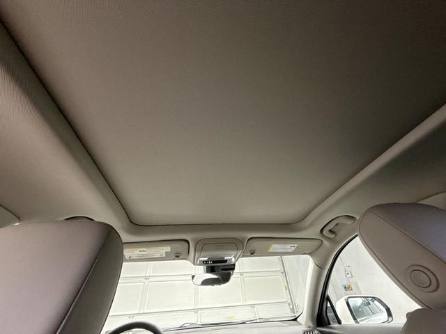 Photo of 2022 Crystal White Tricoat Cadillac XT4