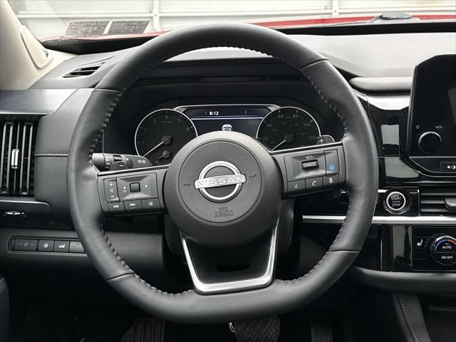 Photo of 2024 Scarlet Ember Tintcoat/Super Black Nissan Pathfinder
