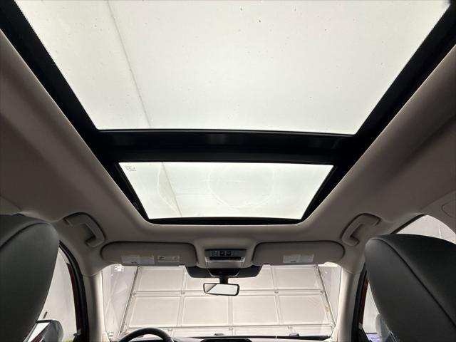 Photo of 2024 Scarlet Ember Tintcoat/Super Black Nissan Pathfinder