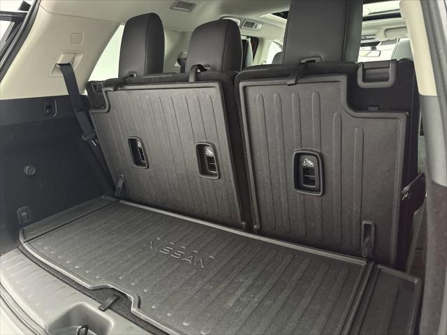 Photo of 2024 Scarlet Ember Tintcoat/Super Black Nissan Pathfinder
