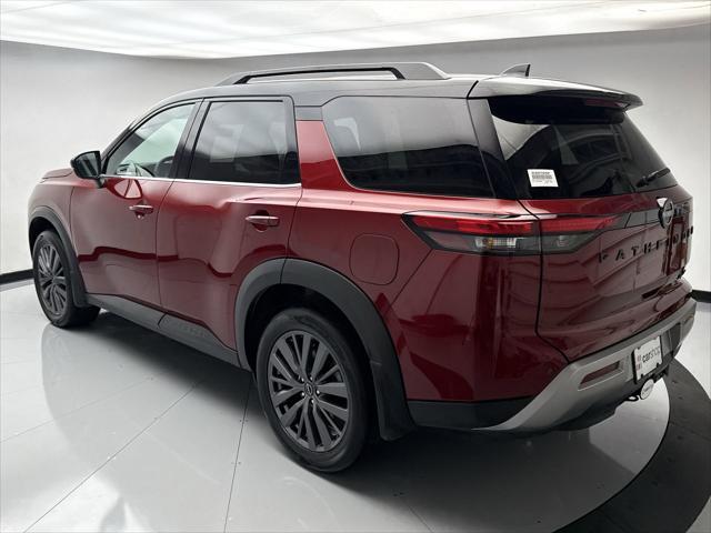 Photo of 2024 Scarlet Ember Tintcoat/Super Black Nissan Pathfinder