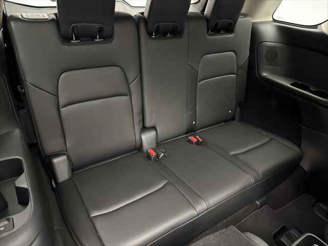 Photo of 2024 Scarlet Ember Tintcoat/Super Black Nissan Pathfinder