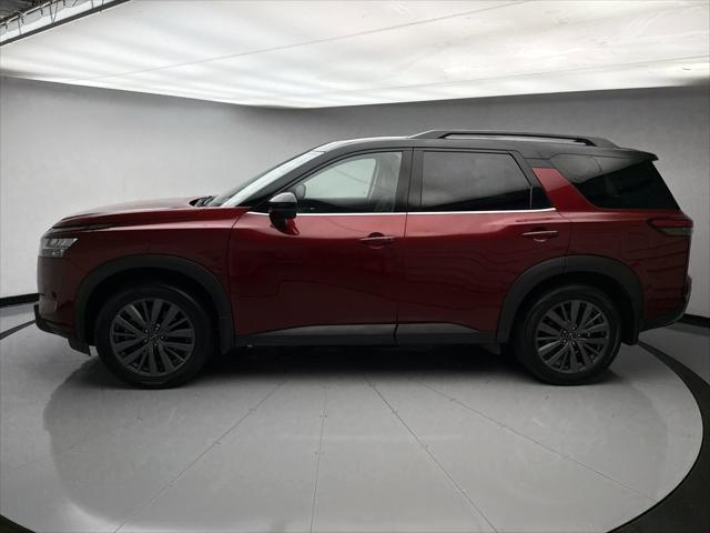 Photo of 2024 Scarlet Ember Tintcoat/Super Black Nissan Pathfinder