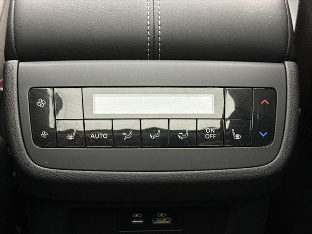 Photo of 2024 Scarlet Ember Tintcoat/Super Black Nissan Pathfinder