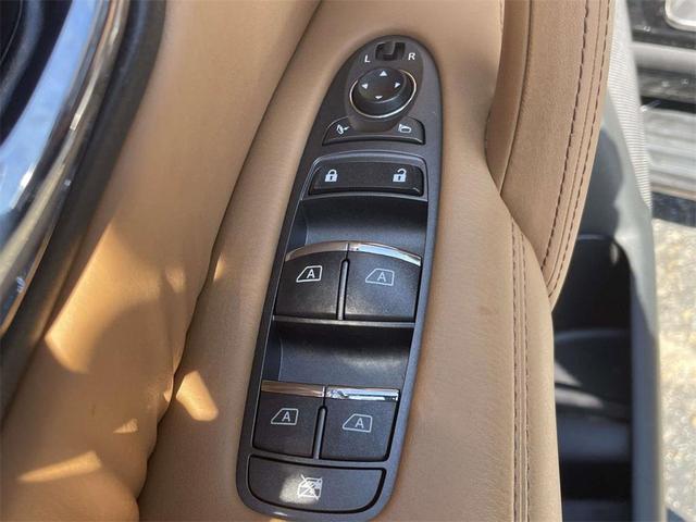 Photo of 2017 Black Obsidian INFINITI QX80