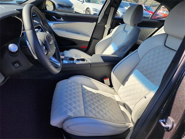 Photo of 2025 Makalu Gray Genesis G70