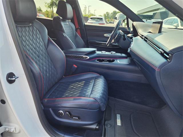 Photo of 2023 Alta White Genesis GV70