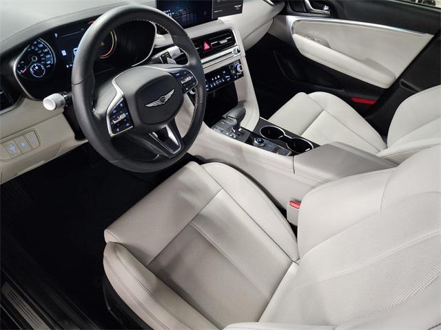 Photo of 2025 Vik Black Genesis G70